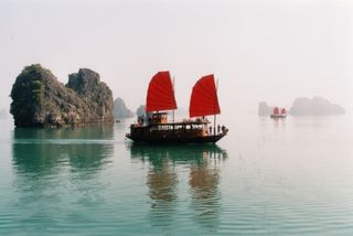 Baies-autres-bateaux-halong-vietnam-7758752704-466242