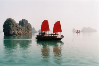 Baies-autres-bateaux-halong-vietnam-7758752704-466242